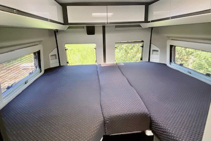 esarent.fi_retkeilyauto_adria_twin_640_makuuhuone