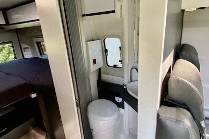 esarent.fi_retkeilyauto_adria_twin_640_pesuhuone