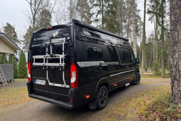 esarent.fi_retkeilyauto_adria_twin_640_takaoikea