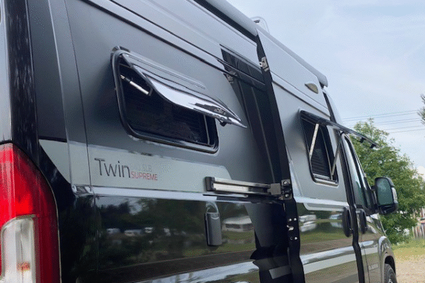 esarent.fi_retkeilyauto_adria_twin_640_ulkot